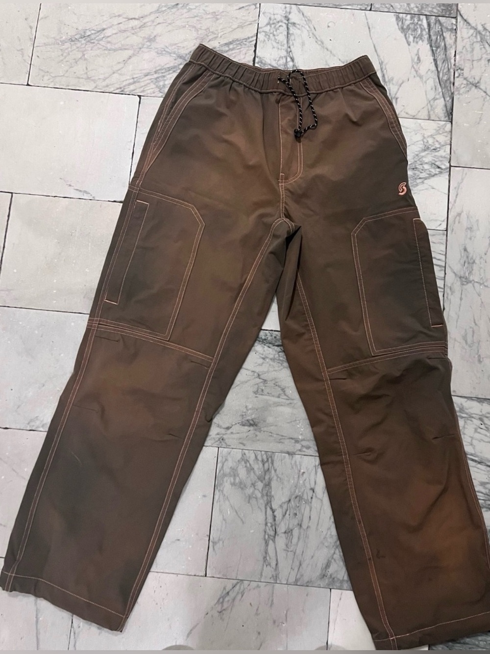 Standard cloth unisex
Faded Brown Cargo Work Pants with Elastic Waist never worn